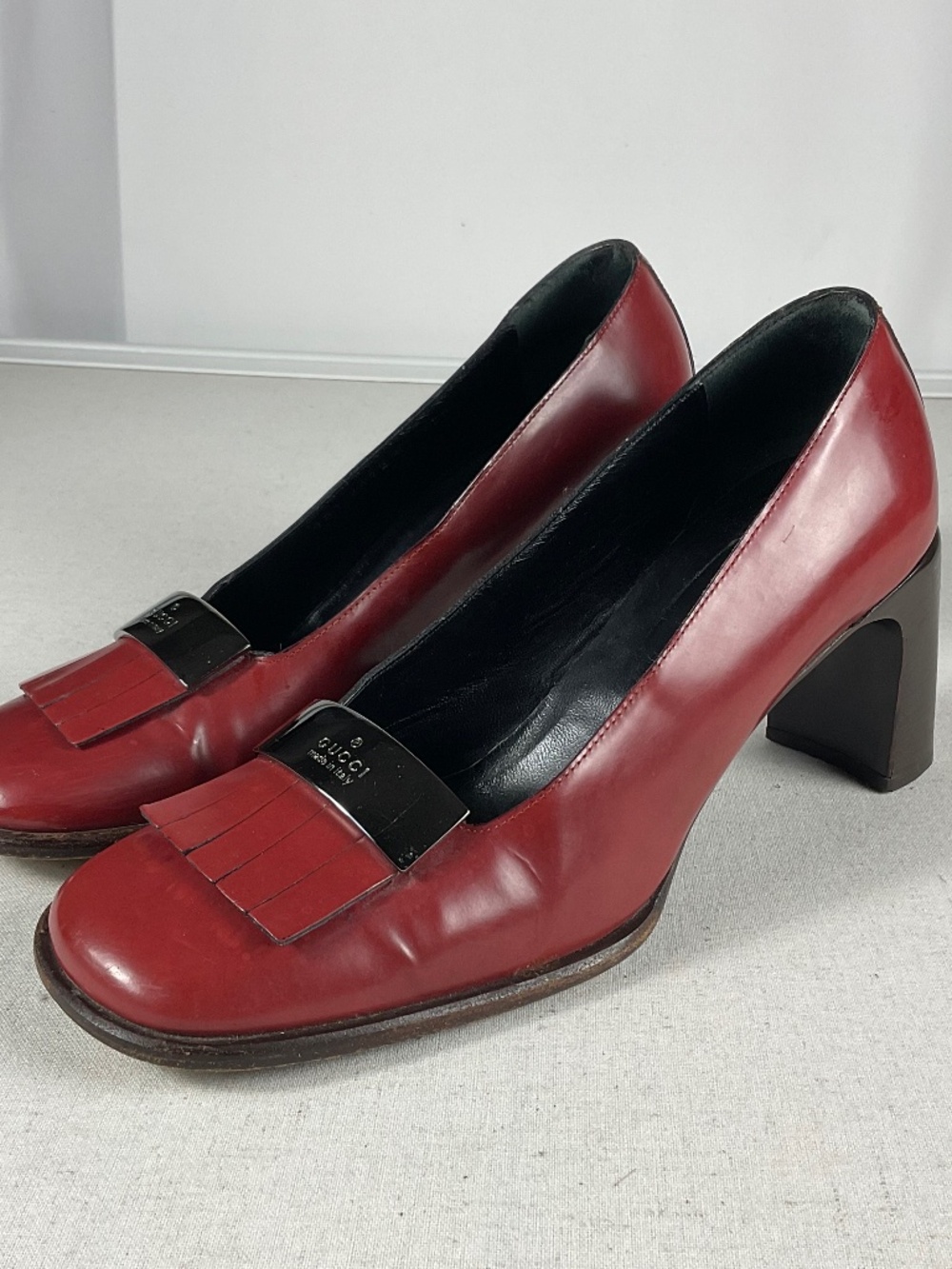 Vintage Gucci Red Leather Fringe Pumps Silver Logo Plaque Block Heel 7.5